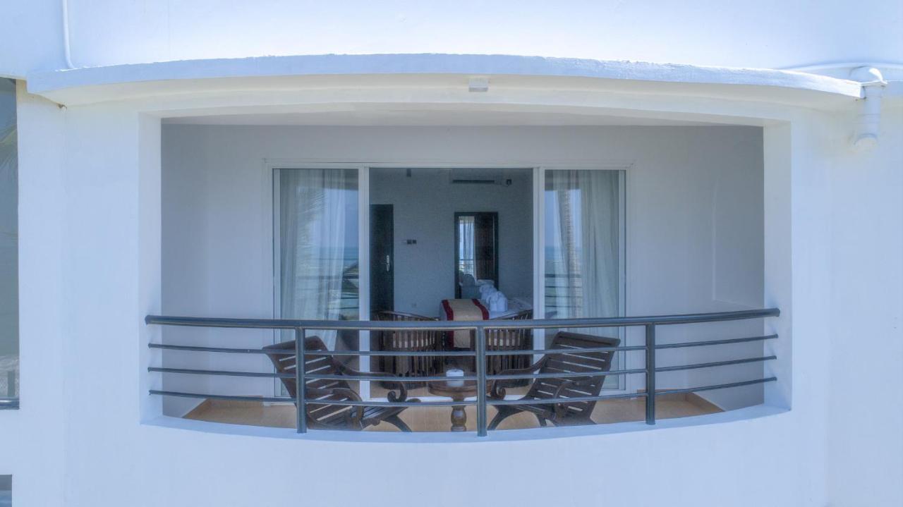 Manara Beach Resort بيروفالا المظهر الخارجي الصورة